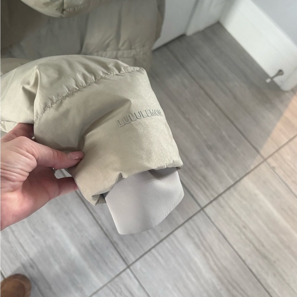 Lululemon Tan/Taupe Wunder Puff Jacket Size 12 - Picture 5 of 14
